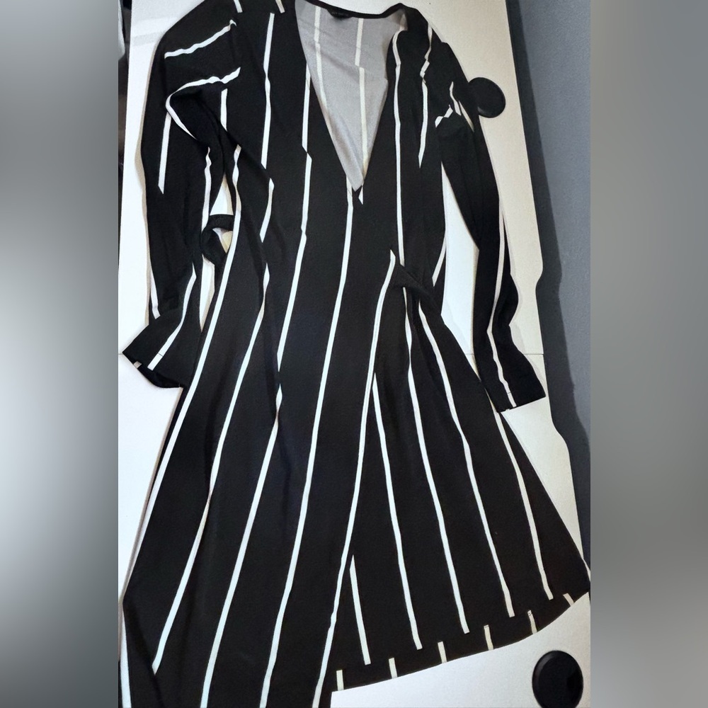 Ann Taylor Black and White Long Sleeve stripe matte jersey wrap Dress - Picture 2 of 5